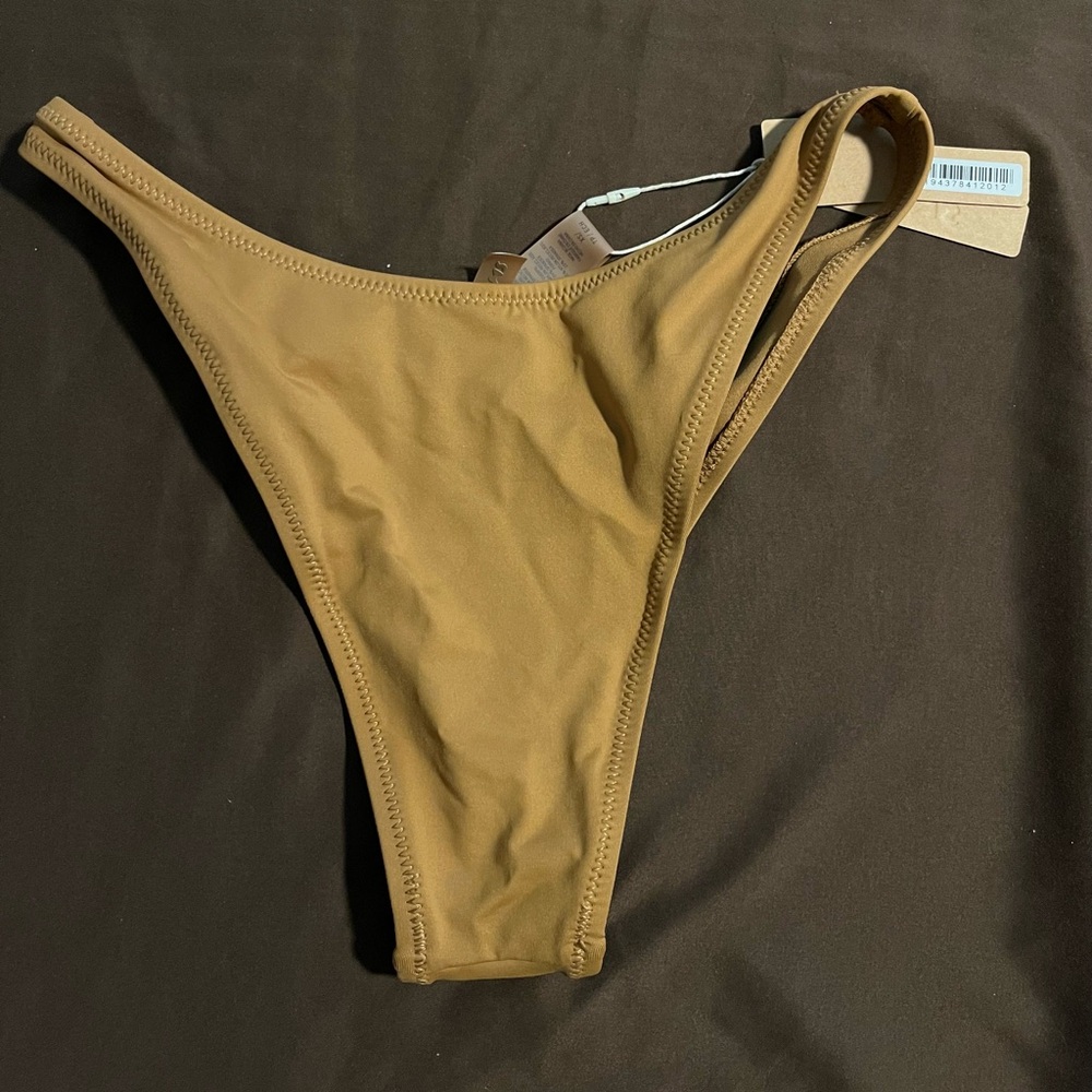 Skims swim bottom